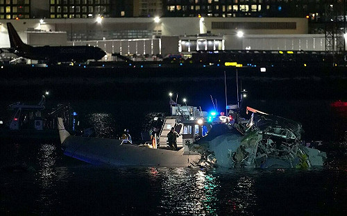 (影) 全部67人恐凶多吉少! 美軍黑鷹與客機撞成火球墜河 水溫僅1.7°C加速奪命
