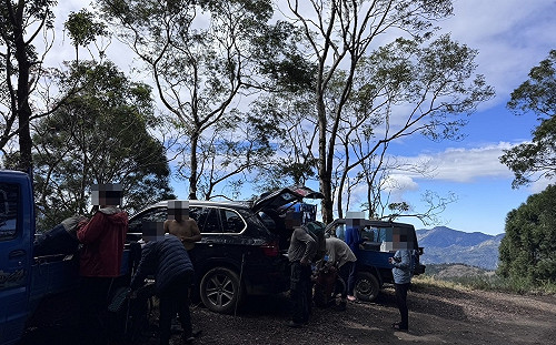 (影) 溪水急暴漲!  高雄桃源區多起露營受困事件 直升機吊掛救援