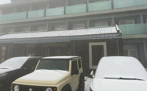 合歡山積雪逾2公分!公路局出動鏟雪車  「這路段」限加雪鍊