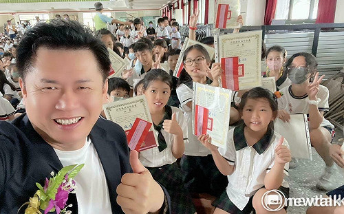 台南300人物誌─「百善孝為先」變形金剛身體力行  柯博文日跪拜父母推孝道教育