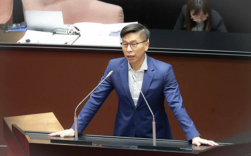 陳玉珍控「盯梢」 鍾佳濱酸：護航鼓吹武統的中配網紅？