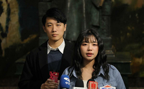 政院手語老師回來了 藍發言人嗆：在國民黨教育之下學乖了