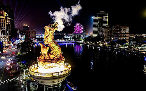 愛河「鰲耀龍翔」璀璨重現  「巨大化美食」裝置藝術打卡新熱點  