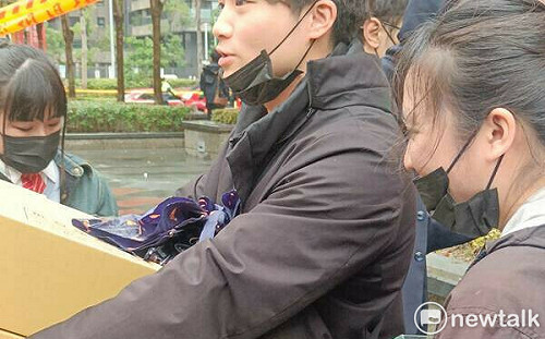 新光三越打算讓員工進入取物又取消 黃守達：盧秀燕不能卸責