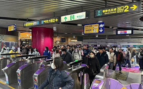 台灣燈會在桃園首週六湧140萬人次 啟動交通應變