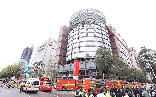 新光三越氣爆｢是人禍｣黃智賢：如何做到消費者知道改裝市府卻不知