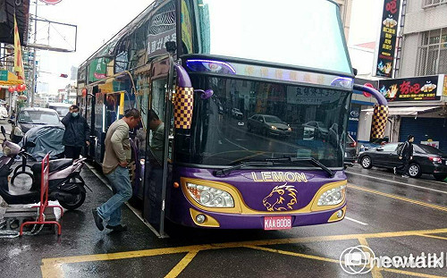 遊覽車超時釀禍頻繁！交部強制裝設駕駛身分識別設備 明年元旦起實施