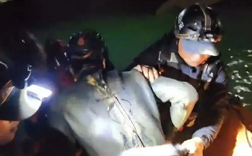  中國首例洞穴潛水救援成功! 69小時生死營救 2科考人員在溶洞生還