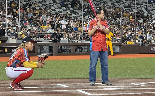 霧農大叔這回不在大巨蛋 靠國產藍莓打進大聯盟 