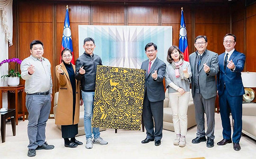 嘉義青年藝術創作詮釋台帛情誼 林佳龍讚：具體實現「人人都是外交官」