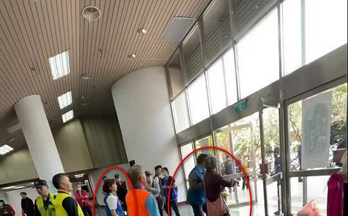 (影)嗆傅崐萁被粗暴架離！動手者身分曝！議員轟：幫共匪欺負手無寸鐵80歲長輩