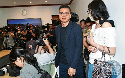 【凌濤婚外傳色照】背著愛妻私訊露鳥索色照 凌濤驚爆涉性騷重創愛家形象