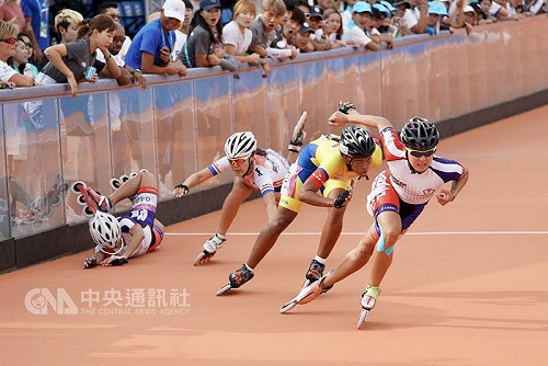 世大運滑輪溜冰  女子500米陳映竹摘金