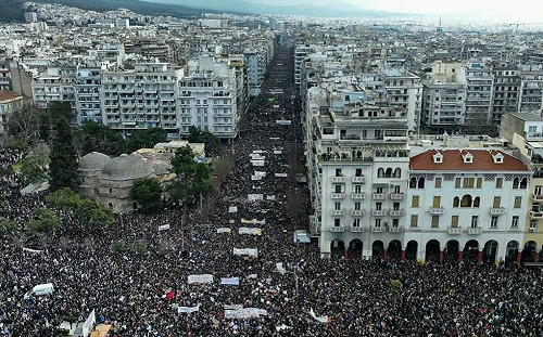（影）希臘暴亂 ! 32萬示威群眾抗議、罷工 批政府隱瞞列車57死真相