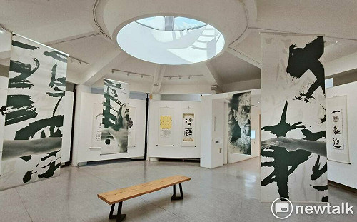 默墨吾聞—軻三書道40年展登場  「瘋顛狂」美學自成一格引人入勝