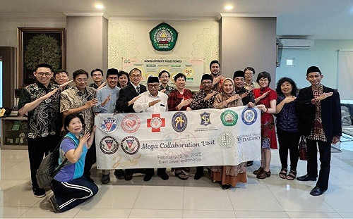 高醫國際醫療團印尼交流  參訪行程唱國歌全員感動落淚