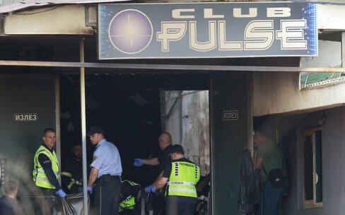 北馬其頓夜店大火釀59死 查無營業許可  初判舞台煙火肇禍  當局發4人逮捕令