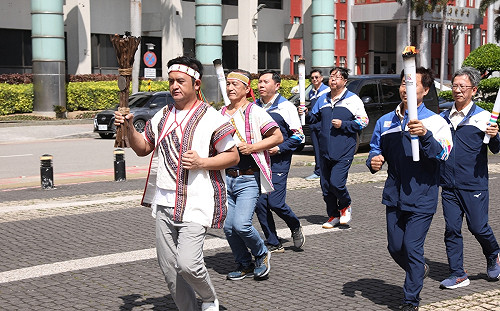 114原民運陸空聖火傳遞近尾聲  地主高市盼留下冠軍