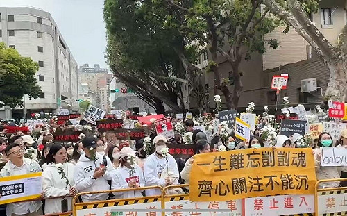 群起激憤! 剴剴案今4度開庭  民眾擠爆北院怒喊:惡魔保母唯一死刑!
