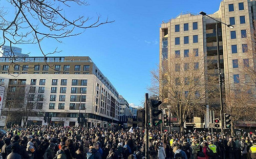 移英港人抗議中國超級使館建案 珍惜久違集會自由
