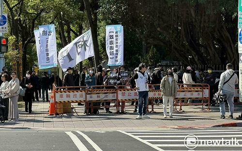 京華城案首度提訊柯文哲   延伸法庭名額滿、小草轉往愛國西路