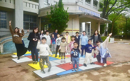 藝術與安全並重 高市溪洲國小彩繪學校通學步道