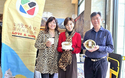 愛心女神王瞳熱心公益 力挺愛與希望協會特殊受虐兒少