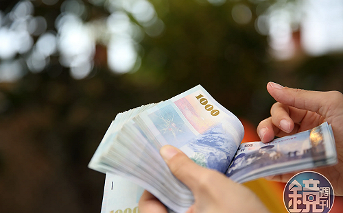 月薪4萬技工開賓士、藏900萬現金　與高雄黑心業者勾結狂撈2億