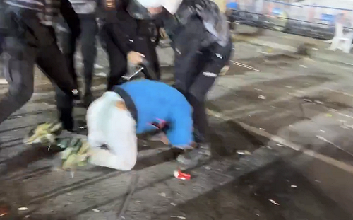 (影) 土耳其鎮暴警察「開槍」了！ 發射橡皮子彈清場 並毆打抗議者