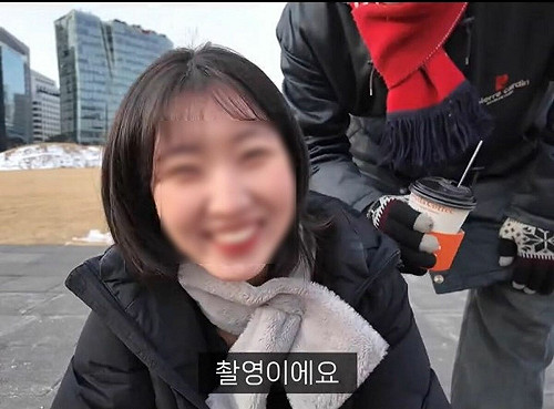 正妹直播遭咖啡大叔亂入！一開始以為是好心人　下一秒讓網友嚇壞