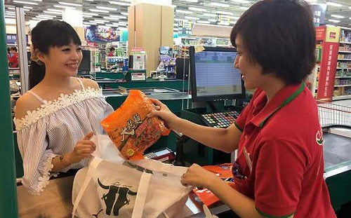 媒體報導塑膠袋產銷創5年新高？環境部急澄清：管制措施已減五成用量