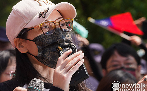 祭百萬懸賞令「徵八炯、閩南狼犯罪證據」 亞亞笑了：感謝「祖國媽媽」為她們撐腰