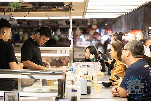 從早爆吃到晚！東港在地人不藏私美食地圖　華僑市場海港直送豪華日料、熱炒店隱藏版「那個魚」