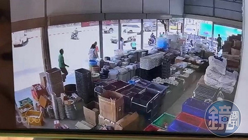 【緬甸強震直擊】曼谷大樓崩塌店家驚悚逃生畫面曝　搜救犬赤腳上陣救援意外掛彩