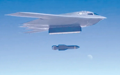 7架B-2攜60米鑽地彈壓境! 還有2航母戰鬥群 專家 : 開戰在即 胡塞、伊朗空前危險