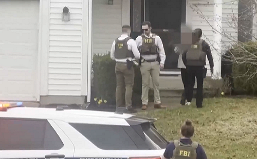 有隱情？FBI搜查華裔數據安全專家王曉峰住宅同日 校方做出這動作！