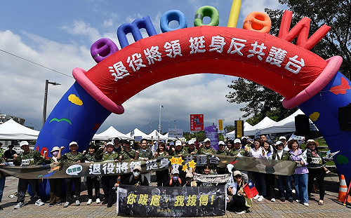 退役將領與八炯同框！反共護台大路跑   挺身敲響「和平鐘」