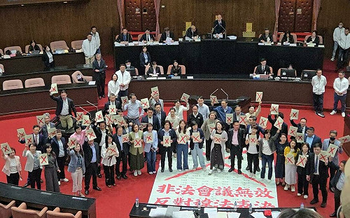 反對通過兩公投逕付二讀違法議事錄 綠黨團痛批：韓國瑜是民主殺手