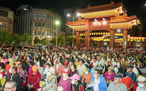挺台灣顧高雄宣講晚會 賴瑞隆鎮港旗2000人熱烈支持