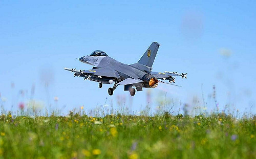 損失第2架F-16戰機 俄羅斯、烏克蘭「政治考量」搶著認帳