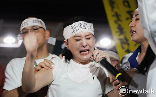 藍軍衝北檢情緒激昂 王鴻薇現場淚崩