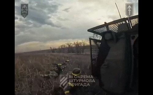 (影) 火箭砲、坦克開路！ 烏軍鏖戰30小時奪回納迪亞 俄3戰車未渡河就被毀