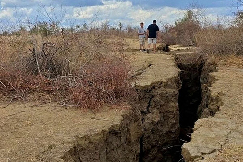 震撼!緬甸強震地裂範圍逾500公里 部分地段深不見底