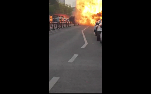 (影) 電動車炸彈! 南京麵包車爆炸、廣西大火燒半條街 官令明年電池「不准爆」