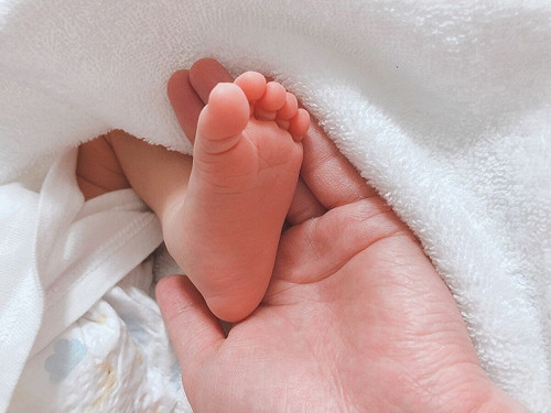 高雄托嬰中心改名重開再度施虐　嬰兒遭呼巴掌、強灌副食品