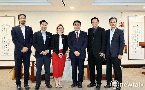 英國新任代表包瓊郁拜會黃偉哲  雙方期持續深化台英交流