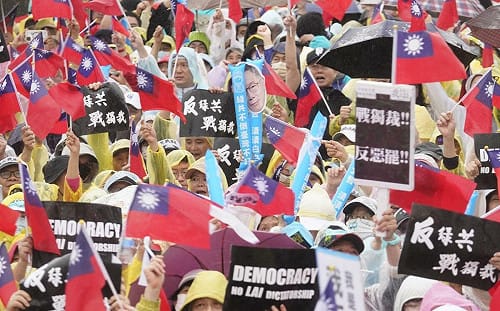 萬面國旗凱道飄移 朱立倫宣布現場破10萬人