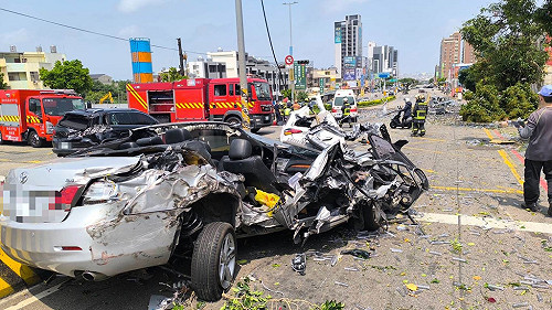 台中聯結車疑煞車失控撞逾20汽機車  9人送醫