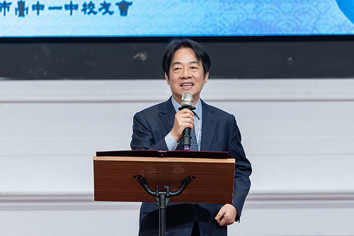 中一中校慶 總統：保護2300萬人飯碗拚經濟為優先