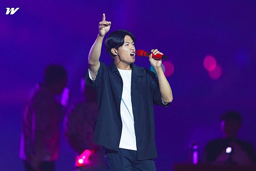 劉俊緯唱國台語老歌組曲炒氣氛 讚林智勝有放感情